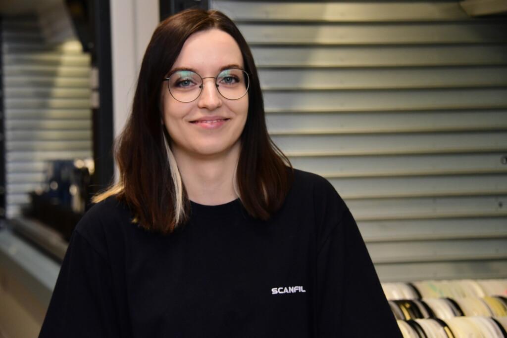 Scanfil employee at Scanfil factory where daily material flow and inventory management are optimized.
