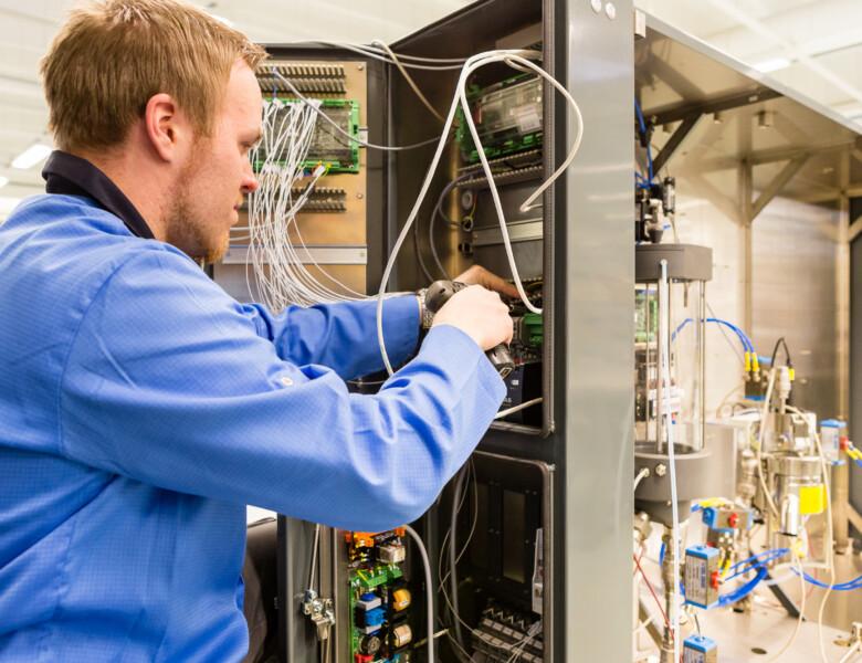 Scanfil employee combining the manufacture of electronics and mechanics into one technically advanced integrated equipment